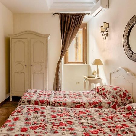 Rome Right In The Ancient Historical Center Two Bedrooms Two Bath, Up To 6 Pax Ngoại thất bức ảnh