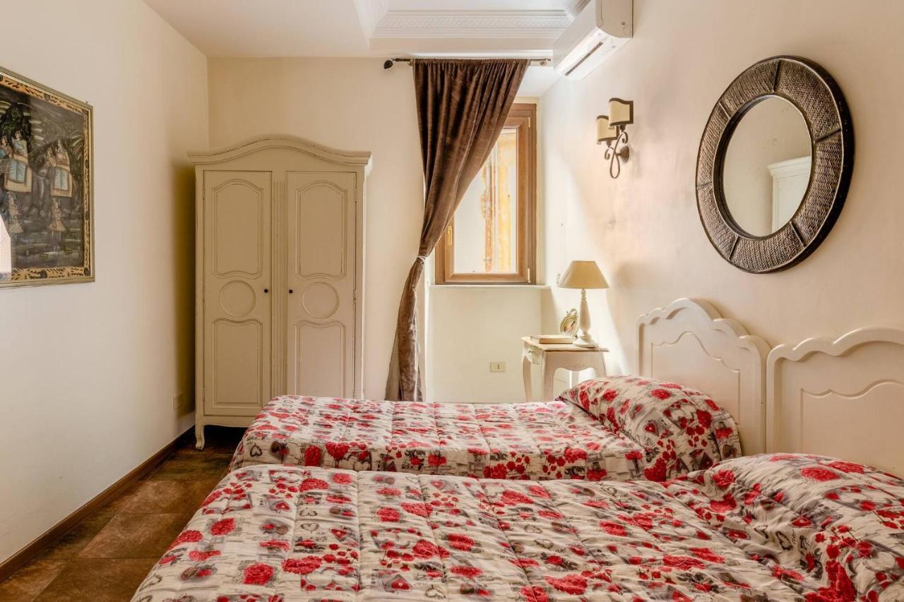 Rome Right In The Ancient Historical Center Two Bedrooms Two Bath, Up To 6 Pax Ngoại thất bức ảnh