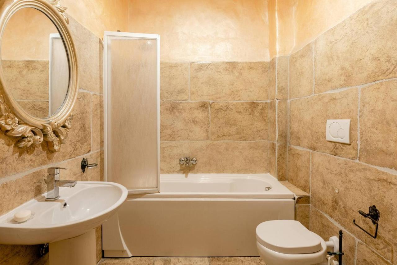 Rome Right In The Ancient Historical Center Two Bedrooms Two Bath, Up To 6 Pax Ngoại thất bức ảnh