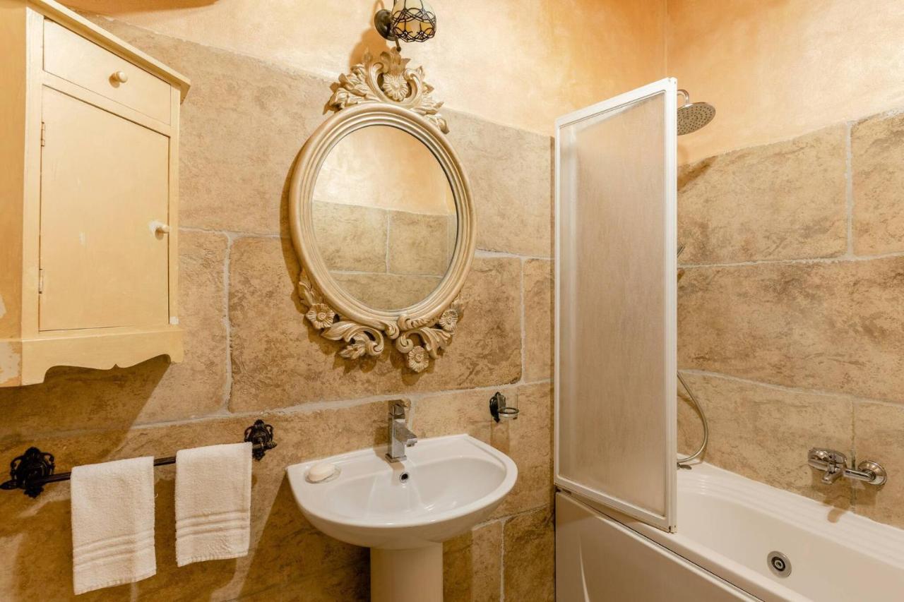 Rome Right In The Ancient Historical Center Two Bedrooms Two Bath, Up To 6 Pax Ngoại thất bức ảnh